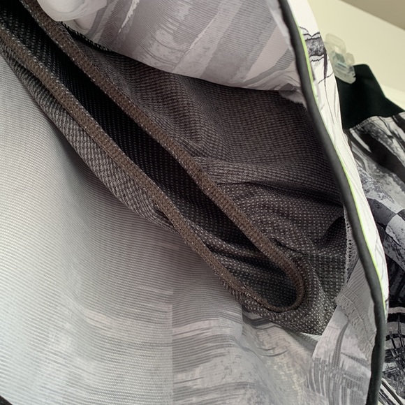 Medium ASICS shorts - Picture 3 of 9